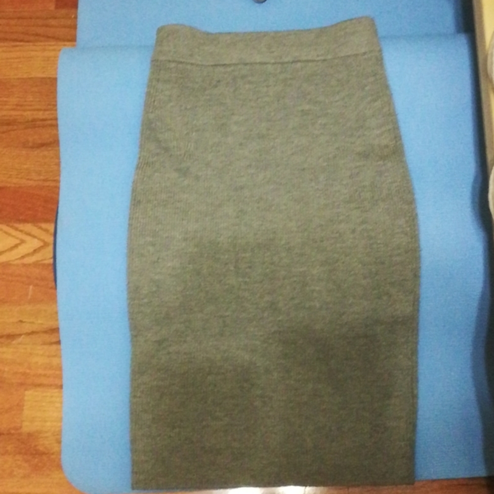 100% virgin Wool knit pencil skirt